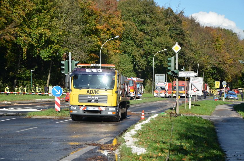 VU Tanklastzug umgestuerzt Huerth Industriestr P454.JPG